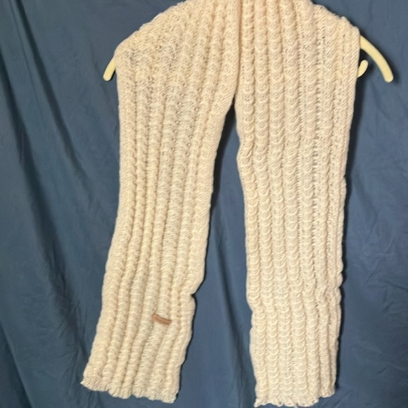 Unbranded: Cream Hand made knit scarf - Picture 13 of 16